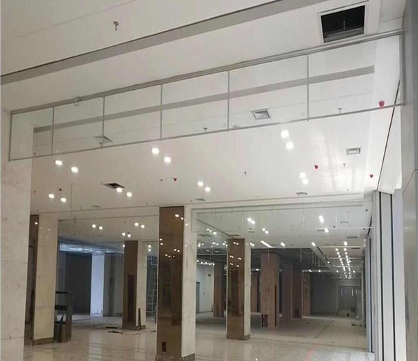 防火玻璃固定擋煙垂壁安裝